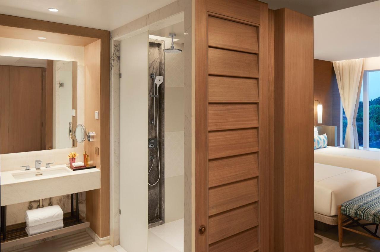 Taj Cidade De Goa Horizon, Goa 파나지 외부 사진 A bathroom in a hotel room